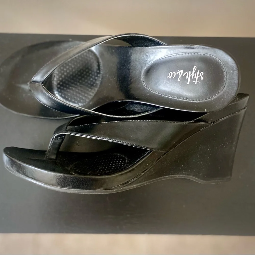 Style & Co Black Wedge Shoes with Classic Design - Picture 2 of 4